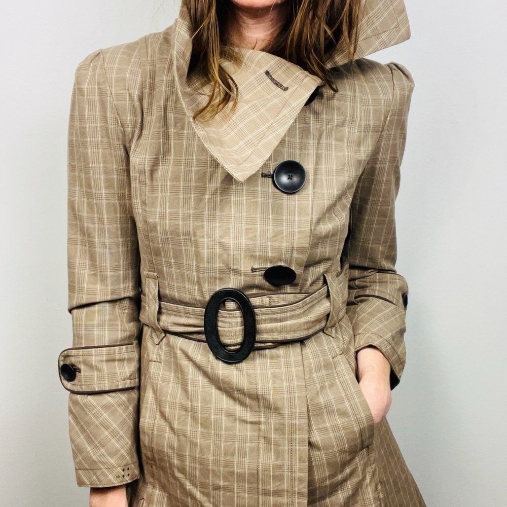 Soia & Kyo Plaid Belted Trench Coat – Oversized Collar – Size Medium